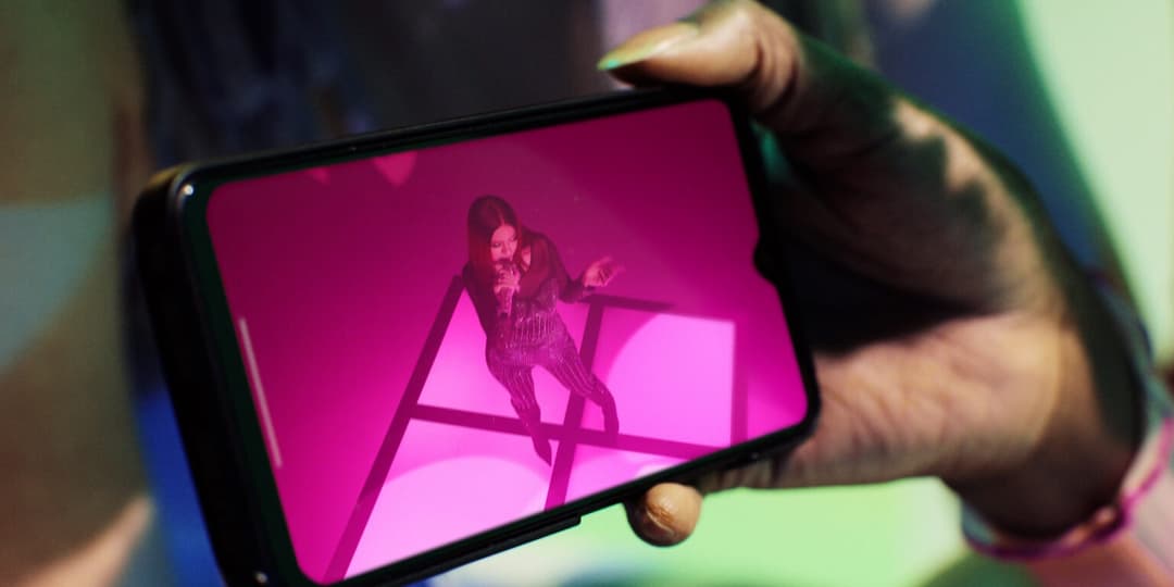 TELEKOM X BADMOMZJAY