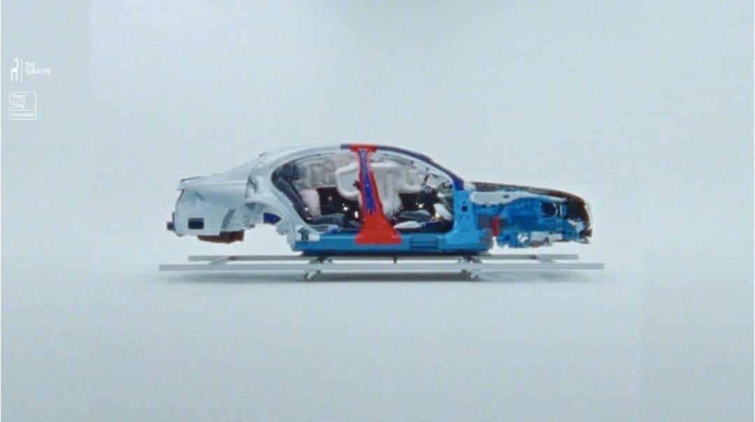 MERCEDES-BENZ X HERON PRESTON – 40 YEARS AIRBAG by Thibaut Grevet, 2021 - EASYdoesit