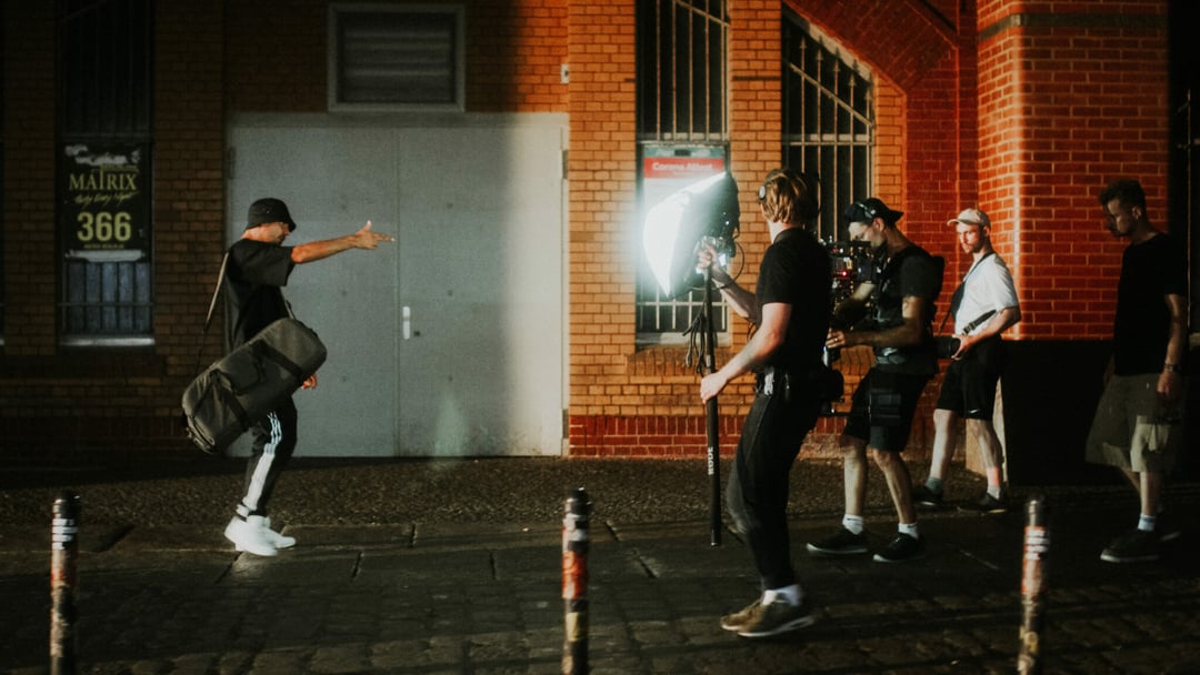 CAPITAL BRA X NGEE - HOPS (PROD. BY BEATZARRE & DJORKAEFF) - EASYdoesit