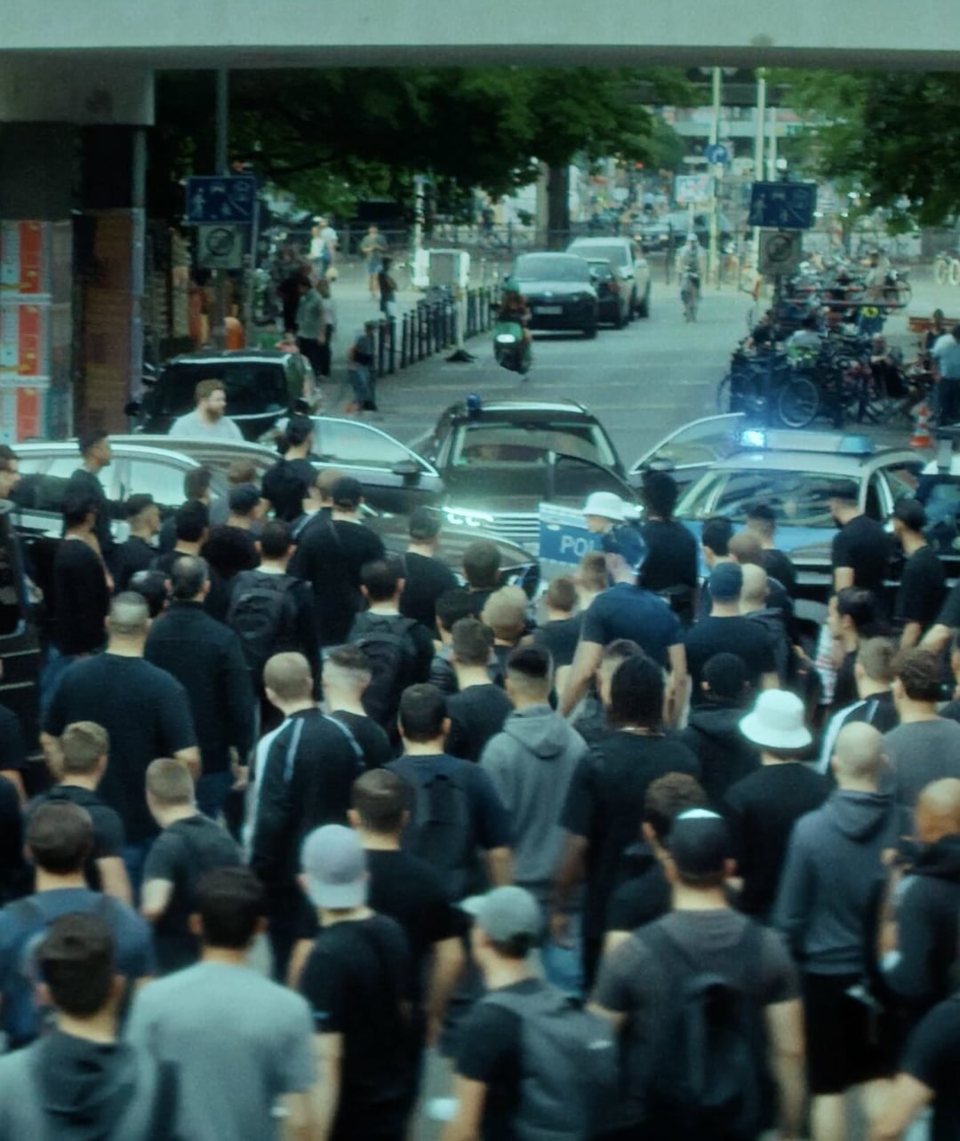 CAPITAL BRA X NGEE - HOPS (PROD. BY BEATZARRE & DJORKAEFF) - EASYdoesit