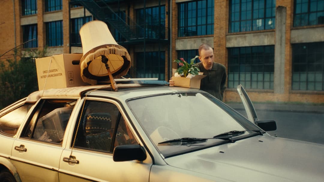 FLUEGE.DE - UNGÜNSTIGE MOMENTE (GEORG) by Tom Streller, 2024 - EASYdoesit