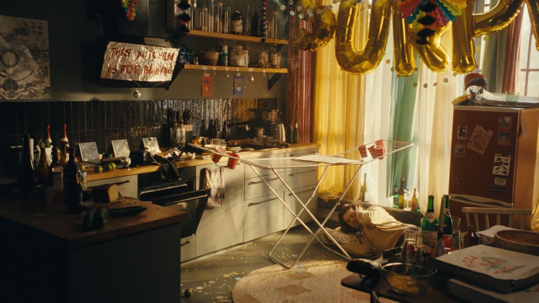 FLUEGE.DE - UNGÜNSTIGE MOMENTE (HANNAH) by Tom Streller, 2024 - EASYdoesit