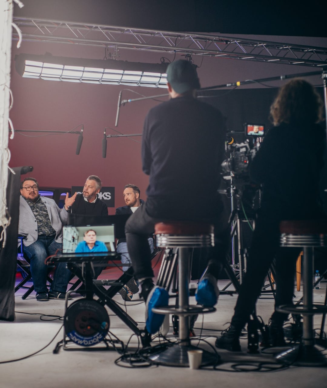 NETFLIX - CROOKS - EASYdoesit