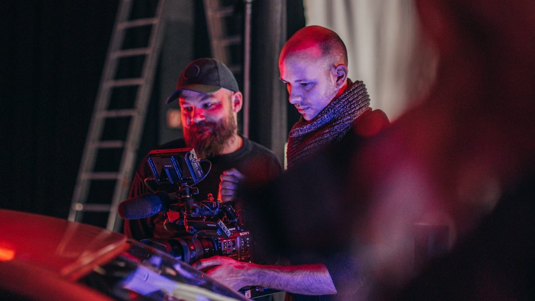 NETFLIX - CROOKS - EASYdoesit